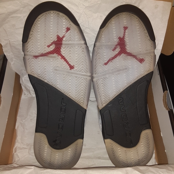 Jordan Retro 5 Fire Red 2013 - Picture 2 of 5